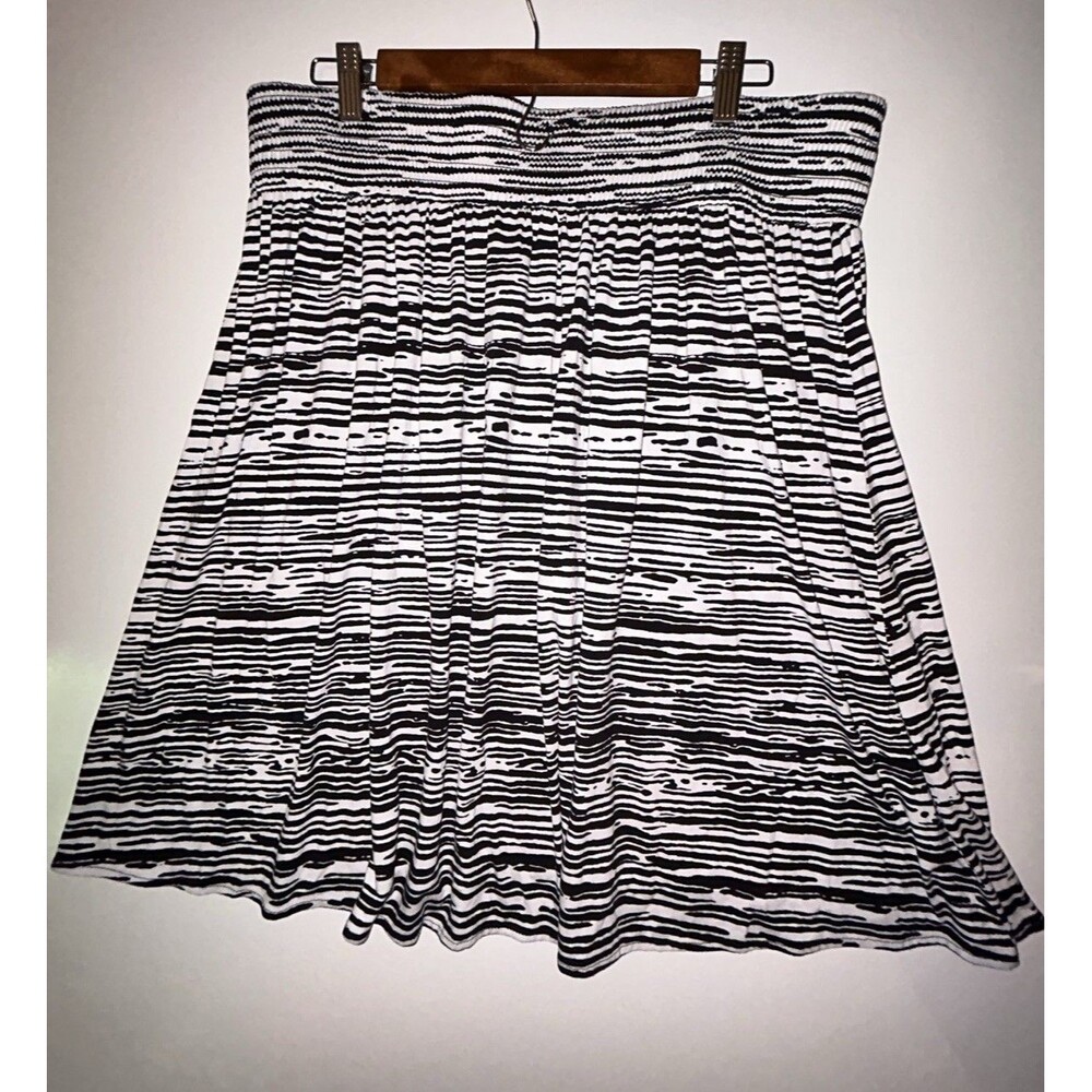 Lane Bryant Size 14/16 Black White Skater Skirt Stretchy